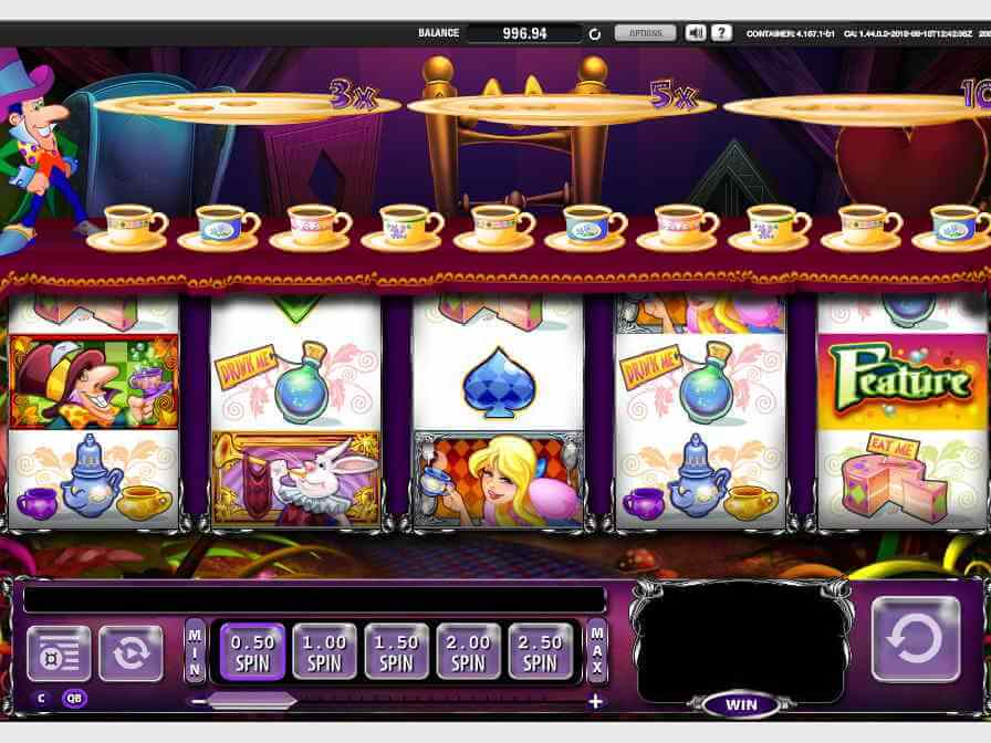 Для победы в этом раунде нужно правильно выбрать чашечку Бонусная игра автомата Alice and The Mad Tea Party